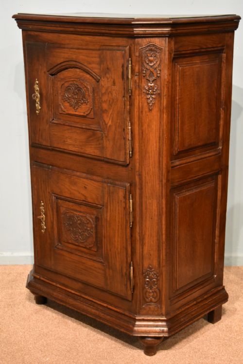 19TH CENTURY FRENCH CARVED OAK CUPBOARD - ADDITIONAL PHOTO 4