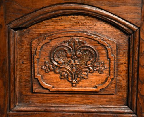 19TH CENTURY FRENCH CARVED OAK CUPBOARD - ADDITIONAL PHOTO 6