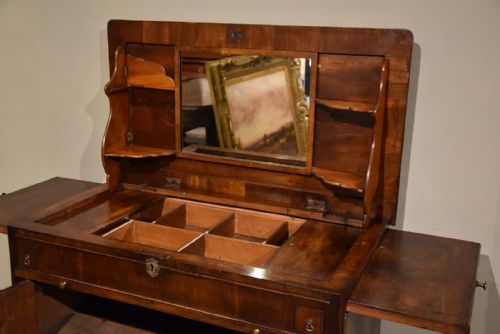 18TH CENTURY WALNUT GENTS DRESSING CHEST - ADDITIONAL PHOTO 6