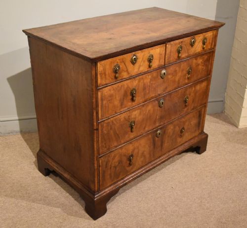 GEORGE I WALNUT CHEST OF DRAWERS - ADDITIONAL PHOTO 1