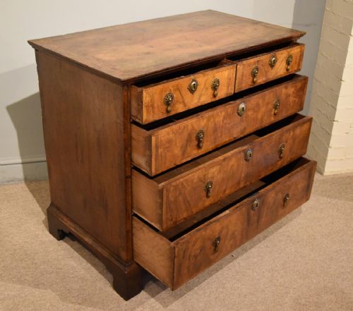 GEORGE I WALNUT CHEST OF DRAWERS - ADDITIONAL PHOTO 2