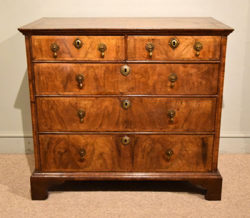 GEORGE I WALNUT CHEST OF DRAWERS - ADDITIONAL PHOTO 4