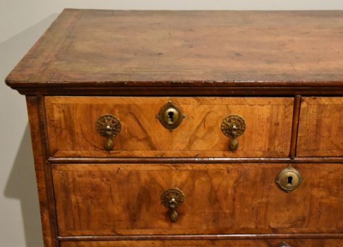 GEORGE I WALNUT CHEST OF DRAWERS - ADDITIONAL PHOTO 6