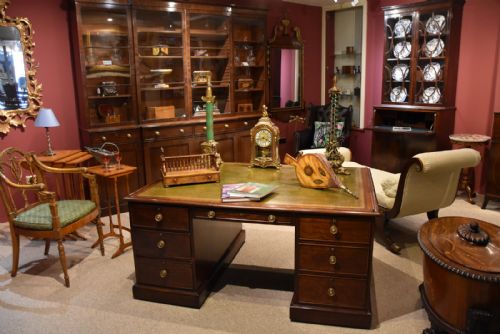 GEORGE III 18TH CENTURY 'PLUM PUDDING' MAHOGANY PARTNER'S DESK - ADDITIONAL PHOTO 1