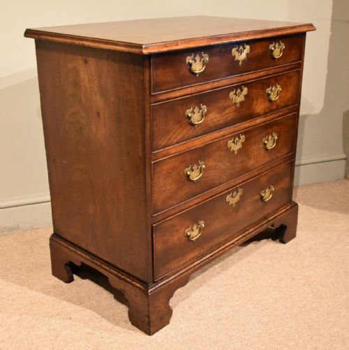 GEORGE III MAHOGANY CHEST OF DRAWERS - ADDITIONAL PHOTO 2