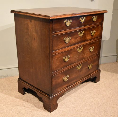 GEORGE III MAHOGANY CHEST OF DRAWERS - ADDITIONAL PHOTO 4