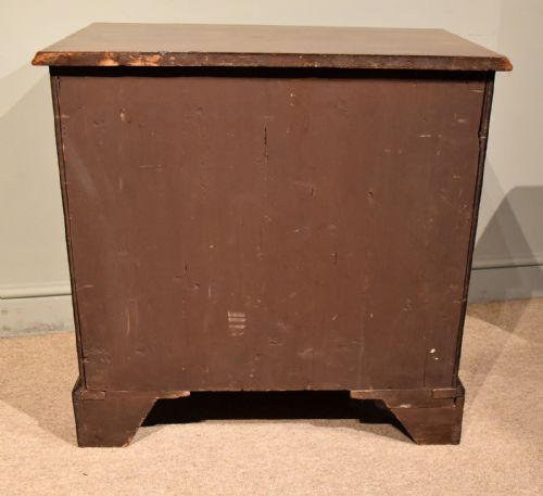 GEORGE III MAHOGANY CHEST OF DRAWERS - ADDITIONAL PHOTO 6