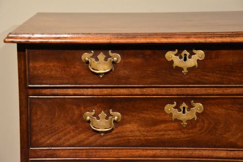 GEORGE III MAHOGANY CHEST OF DRAWERS - ADDITIONAL PHOTO 7