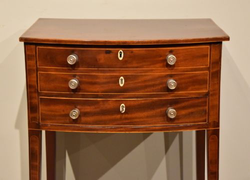 REGENCY MAHOGANY BOW FRONTED SIDE TABLE - ADDITIONAL PHOTO 1