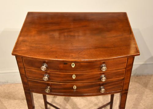 REGENCY MAHOGANY BOW FRONTED SIDE TABLE - ADDITIONAL PHOTO 5