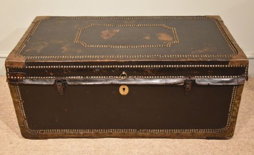 early 19th century coaching trunk - CATEGORY: ANTIQUE CHESTS - DATED 19TH CENTURY