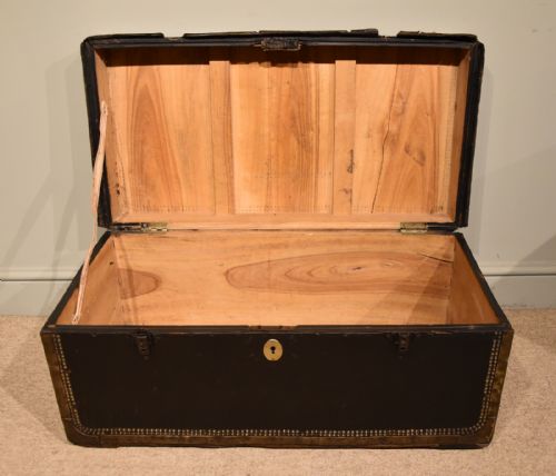 EARLY 19TH CENTURY COACHING TRUNK - ADDITIONAL PHOTO 3