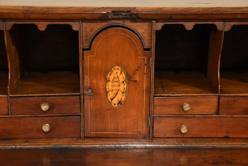 GEORGE III OAK BUREAU WITH FITTED INTERIOR - ADDITIONAL PHOTO 3