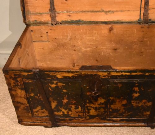 18TH CENTURY PINE AND IRON BOUND TRUNK - ADDITIONAL PHOTO 2