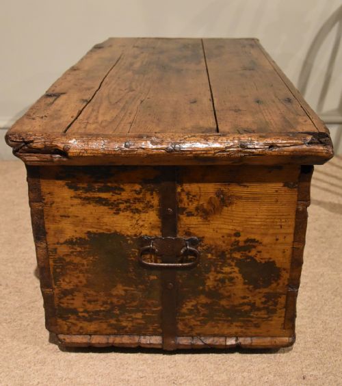 18TH CENTURY PINE AND IRON BOUND TRUNK - ADDITIONAL PHOTO 5