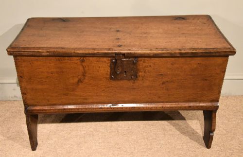 17th century oak coffer weapon chest - CATEGORY: ANTIQUE CHESTS - DATED 17TH CENTURY