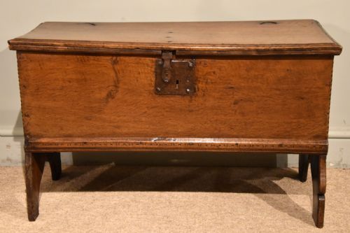 17TH CENTURY OAK COFFER WEAPON CHEST - ADDITIONAL PHOTO 1