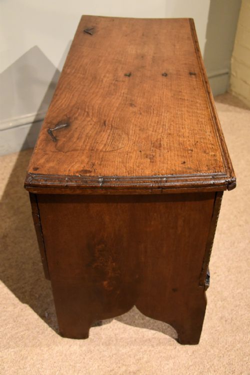 17TH CENTURY OAK COFFER WEAPON CHEST - ADDITIONAL PHOTO 4