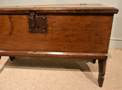 17TH CENTURY OAK COFFER WEAPON CHEST - ADDITIONAL PHOTO 6
