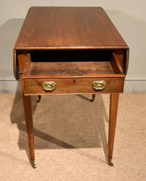 GEORGE III MAHOGANY PEMBROKE TABLE - ADDITIONAL PHOTO 4