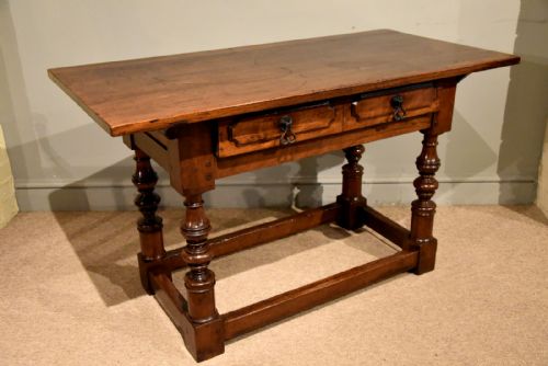 EARLY 18TH CENTURY SPANISH WALNUT SERVING SIDE TABLE - ADDITIONAL PHOTO 2