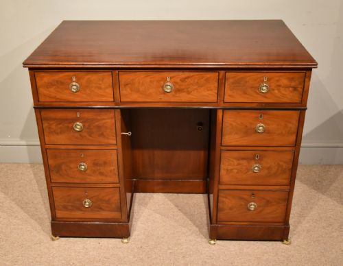 GEORGE III MAHOGANY DRESSING CHEST - ADDITIONAL PHOTO 1