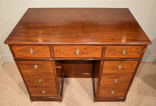 GEORGE III MAHOGANY DRESSING CHEST - ADDITIONAL PHOTO 2