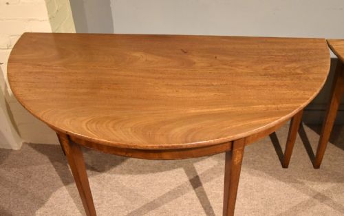 18TH CENTURY PAIR OF MAHOGANY CONSOLE TABLES - ADDITIONAL PHOTO 6