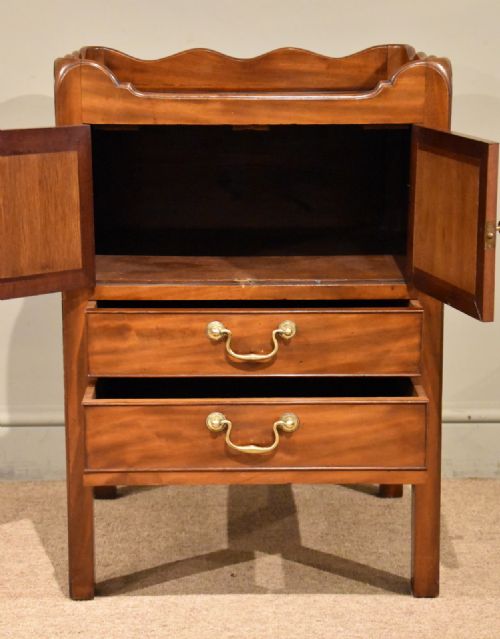 MAHOGANY LATE 18TH CENTURY BEDSIDE CUPBOARD - ADDITIONAL PHOTO 4