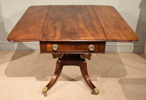 A MAHOGANY REGENCY PEMBROKE TABLE - ADDITIONAL PHOTO 1
