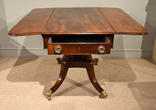 A MAHOGANY REGENCY PEMBROKE TABLE - ADDITIONAL PHOTO 4