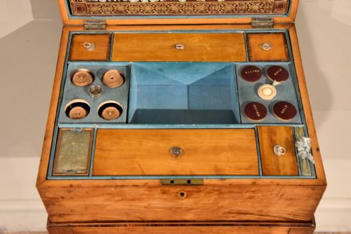 18TH CENTURY SATINWOOD EMBROIDERY SEWING BOX - ADDITIONAL PHOTO 2
