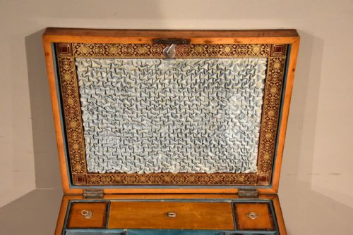 18TH CENTURY SATINWOOD EMBROIDERY SEWING BOX - ADDITIONAL PHOTO 3