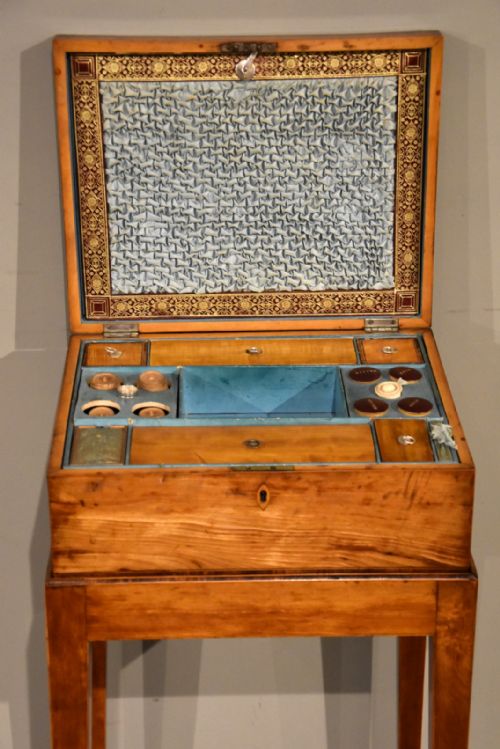18TH CENTURY SATINWOOD EMBROIDERY SEWING BOX - ADDITIONAL PHOTO 5