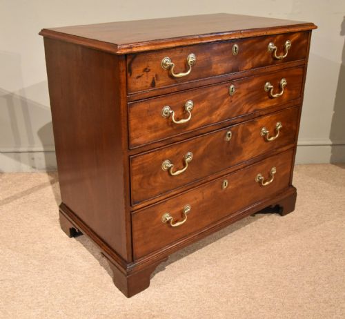 GEORGE III MAHOGANY CHEST OF DRAWERS - ADDITIONAL PHOTO 1