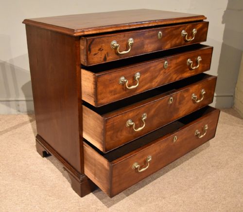 GEORGE III MAHOGANY CHEST OF DRAWERS - ADDITIONAL PHOTO 2