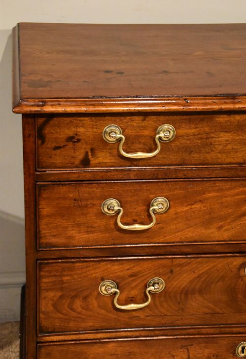 GEORGE III MAHOGANY CHEST OF DRAWERS - ADDITIONAL PHOTO 4