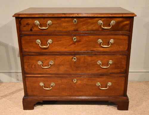 GEORGE III MAHOGANY CHEST OF DRAWERS - ADDITIONAL PHOTO 5