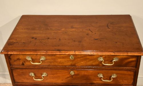 GEORGE III MAHOGANY CHEST OF DRAWERS - ADDITIONAL PHOTO 6