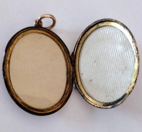SUPERB VICTORIAN OVAL 9CT BACK AND FRONT LOCKET - ADDITIONAL PHOTO 6