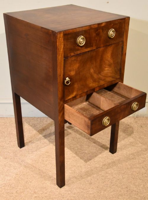 GEORGE III MAHOGANY BEDSIDE CABINET - ADDITIONAL PHOTO 2