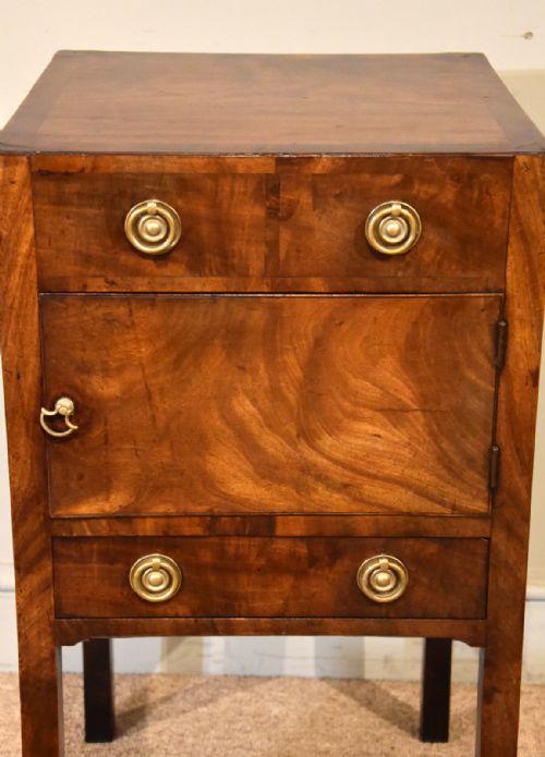 GEORGE III MAHOGANY BEDSIDE CABINET - ADDITIONAL PHOTO 4