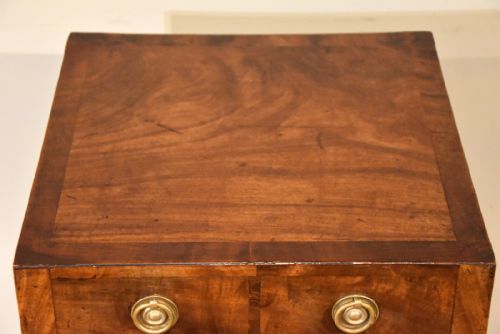 GEORGE III MAHOGANY BEDSIDE CABINET - ADDITIONAL PHOTO 5