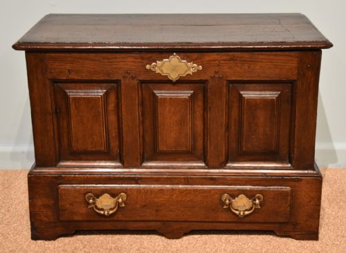 18th century welsh oak marriage coffor bach coffer - CATEGORY: ANTIQUE CHESTS - DATED 18TH CENTURY