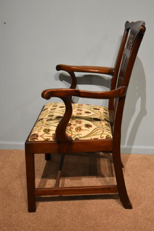 18TH CENTURY CHIPPENDALE PERIOD MAHOGANY ARMCHAIR - ADDITIONAL PHOTO 4