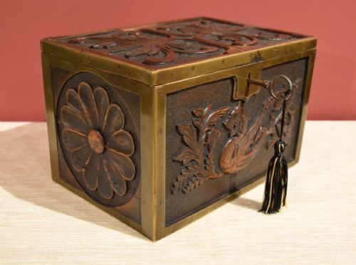 CONTINENTAL 19TH CENTURY CARVED OAK CASKET BOX - ADDITIONAL PHOTO 3
