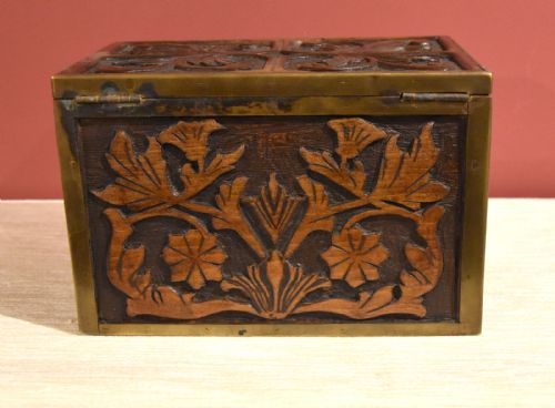CONTINENTAL 19TH CENTURY CARVED OAK CASKET BOX - ADDITIONAL PHOTO 4