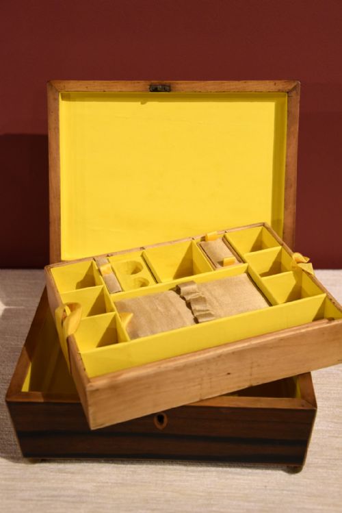 REGENCY TONBRIDGE CASTLE ROSEWOOD SEWING BOX - ADDITIONAL PHOTO 3