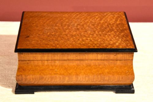early 20th century mahogany dunhill cigar box - CATEGORY: ANTIQUE BOXES - DATED 1920