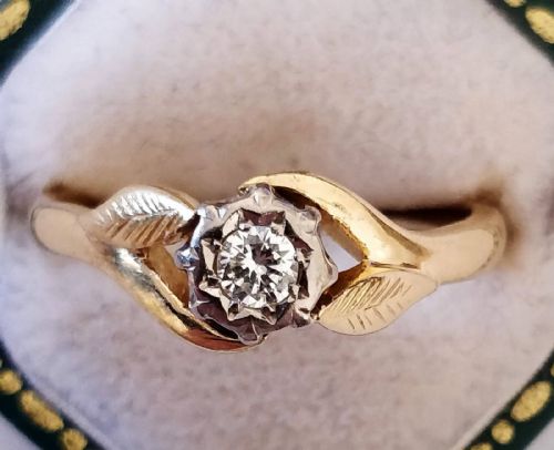 MID 20TH CENTURY 18CT GOLD DIAMOND ENGAGEMENT SOLITAIRE RING SIZE O - ADDITIONAL PHOTO 1
